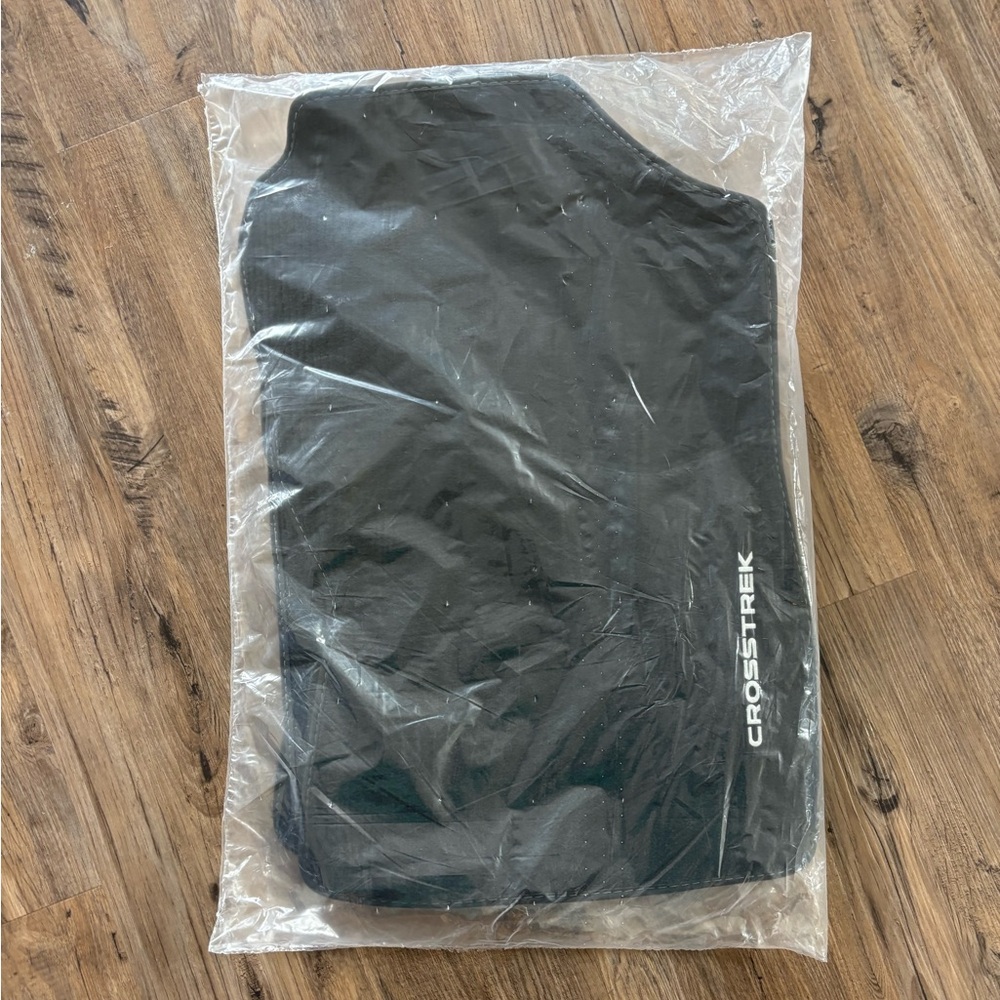 NWT Subaru OEM Floor Mats + Cargo Net – 2025 Crosstrek (Premium Trim)